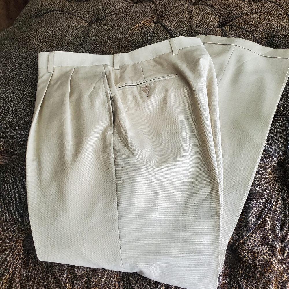 JOS. A. BANK Men's Classic Khaki Dress Slacks!! Size 34